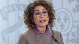 Montero contenta a los funcionarios y aprobará un alza adicional retroactiva de su sueldo del 0,5%