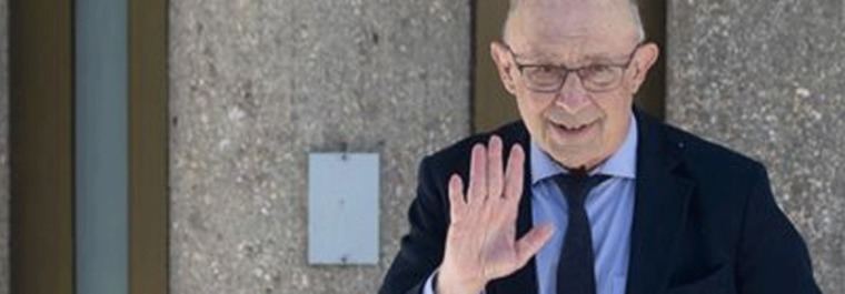 El imputado Montoro da artillería al PSOE en su cruda batalla con el PP sobre corrupción