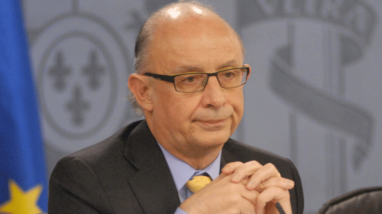 Maroto y De Guindos salen en auxilio de Montoro tras la denuncia de Aznar