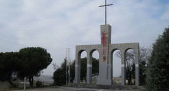 Aprobada la retirada del monumento fascista de la explanada del cementerio