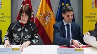 La ministra de Ciencia, Innovación y Universidades, Diana Morant, y el consejero de Educación, Ciencia y Universidades de la Comunidad de Madrid, Emilio Viciana, durante la firma de un convenio. Imagen de archivo
