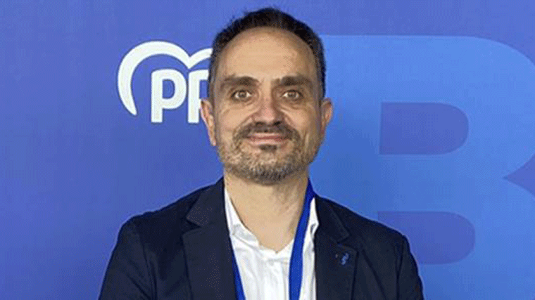 Militantes del PP recogen más 380 firmas contra el candidato a la Alcaldía
