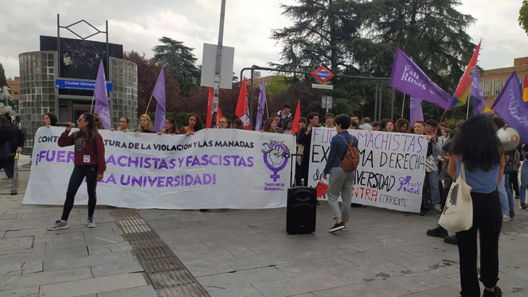 Estudiantes se concentran contra los gritos del Elías Ahúja y 'la cultura de la violación'