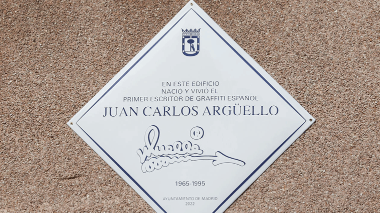 Una placa conmemorativa en Latina recuerda a `Muelle´, el primer grafitero españos de los 80