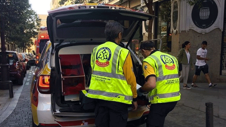 Una mujer de 71 años, grave tras ser atropellada por un coche cuando daba marcha atrás