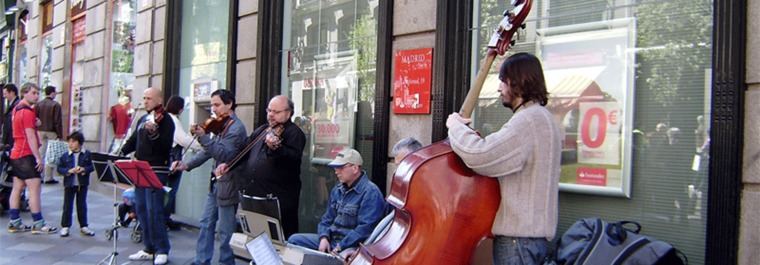 Madrid limita a 250 autorizaciones al año para músicos callejeros y distancia mínima a las viviendas
