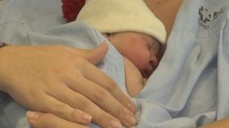 Caen un 2,75% los nacimientos en la región y la mortalidad baja un 0,30%