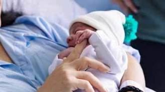 Crecen un 1,8% los nacimientos en la región en noviembre y cea la mortalidad un 2,8%