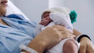 Suben un 2% los nacimientos en la región en enero y la mortalidad baja un 1,8%