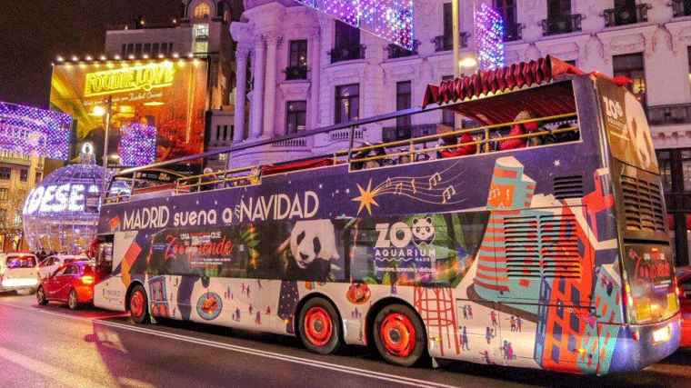 Naviluz vuelve a recorrer las calles de la capital para disfrutar de las luces de Navidad