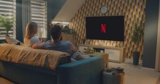 Netflix transforma escándalos en éxito financiero, según Freedom24