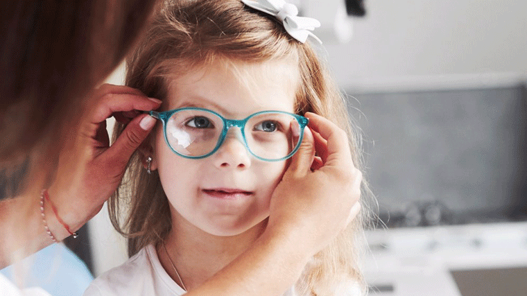 Madrid financiará las gafas a menores de 14 años y dentista a mayores de 80