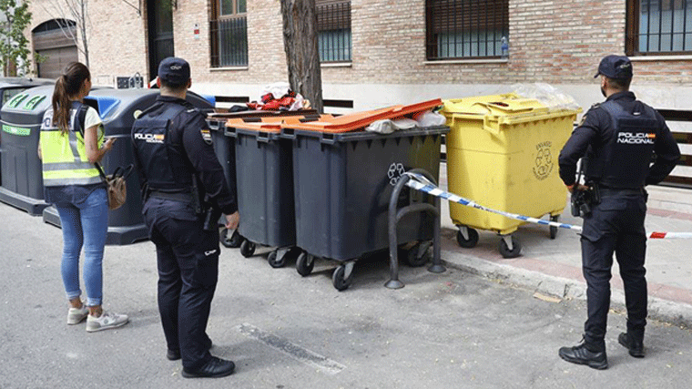 Hallan el cadáver de un bebe en un cubo de basura en el distrito de Barajas