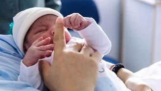 Los nacimientos crecen un 11% en la región en septiembre, las muertes un 2%