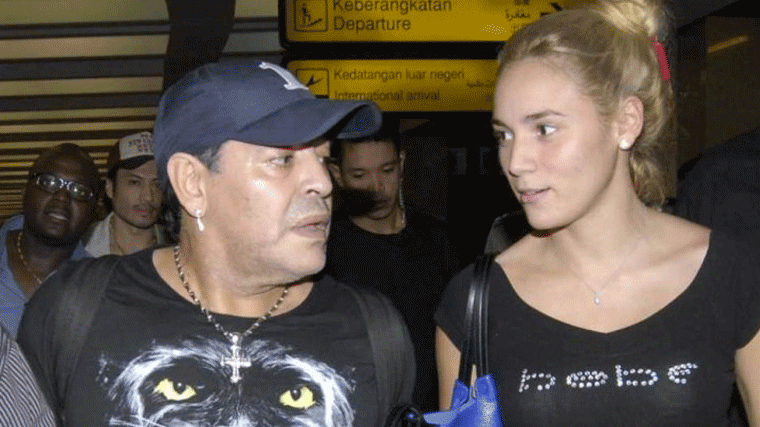 La novia de Maradona, sin 'nada que decir' a la policía tras el incidente del hotel