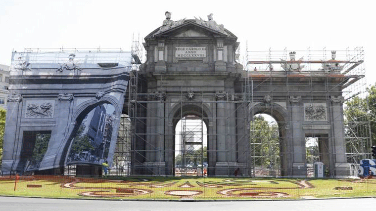 La Puerta de Alcalá necesita urgente 'restauración y limpieza' debido a su 'degradación'