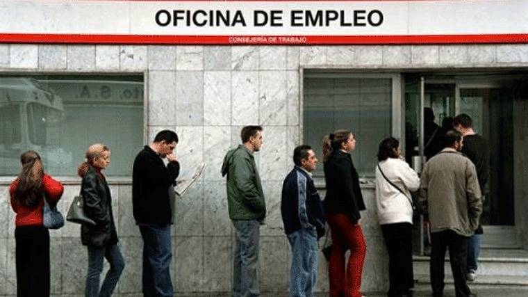 El paro repunta un 2,38% en la región con 9.667 desempleados más