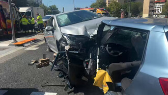 Mujer grave tras colisión frontal en la Ilustración; conductor herido leve