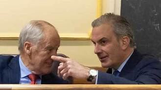 Abascal no perdona a Ortega Smith y le expulsa por no apartarse de la Portavocía del Ayuntamiento