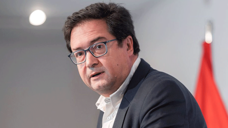 López exige la 'dimisión inmediata' de Ayuso y dice que el único Watergate es de Miguel Angel Rodríguez