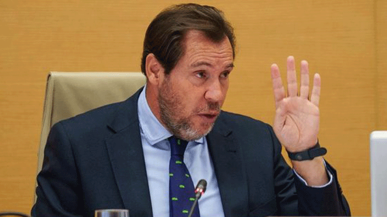Puente augura dos años más de incidencias ferroviarias mientras una avería informática paraliza la alta velocidad en Madrid