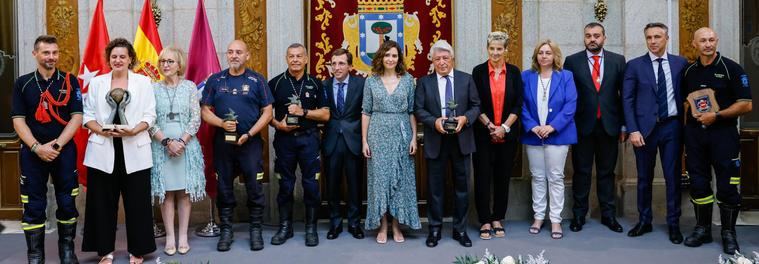 El Atlético de Madrid Femenino y dos bomberos reconocidos con las Palomas de Bronce