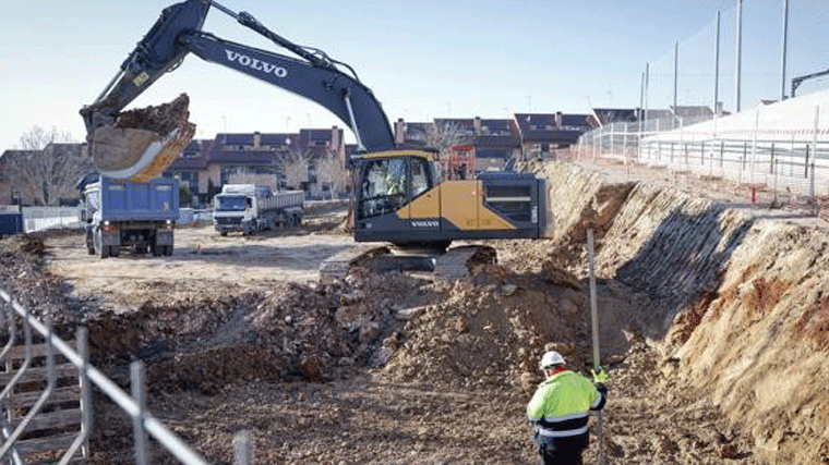 La falta de materiales obliga a paralizar las obras en 14 colegios de la región