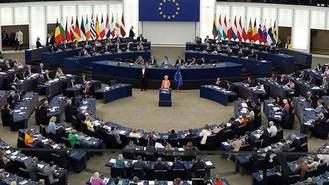 Europa retira el veto total a la comercialización de vehículos de combustión más allá de 2035