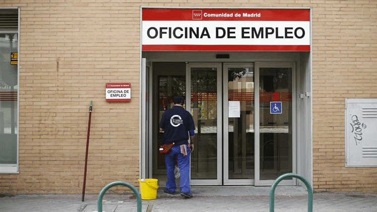 El paro en la región cae un 1,91% y se sitúa en 334. 602 desempleados