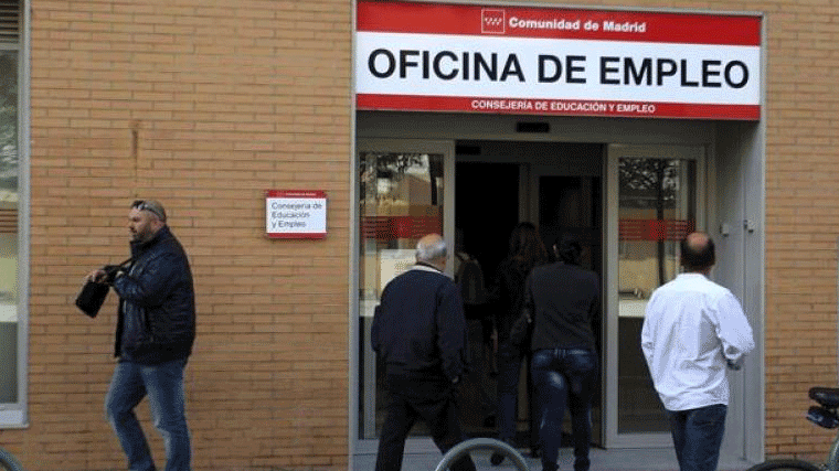 El paro baja en la Comunidad de Madrid de la barrera de los 400.000 dempleados