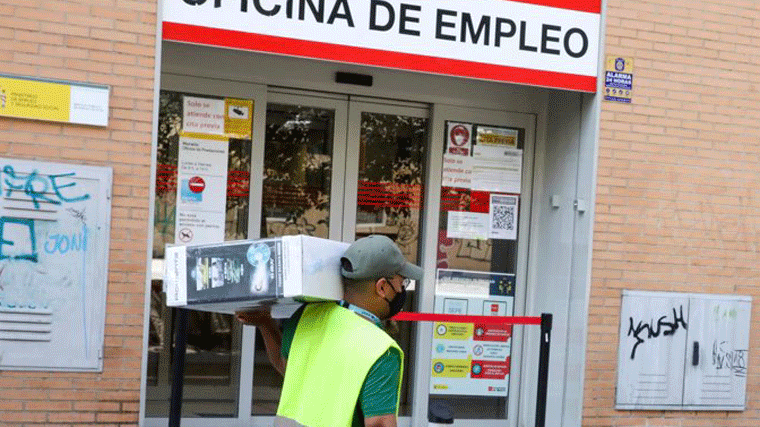 8.105 parados menos en la región en junio, las contrataciones crecen un 15%