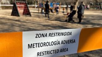 El Retiro y otros ocho parques de la capital seguirán balizados por fuertes rachas de viento