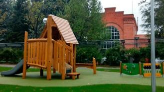 Una mujer con transtornos mentales intenta llevarse a dos niños de un parque en Chamberí