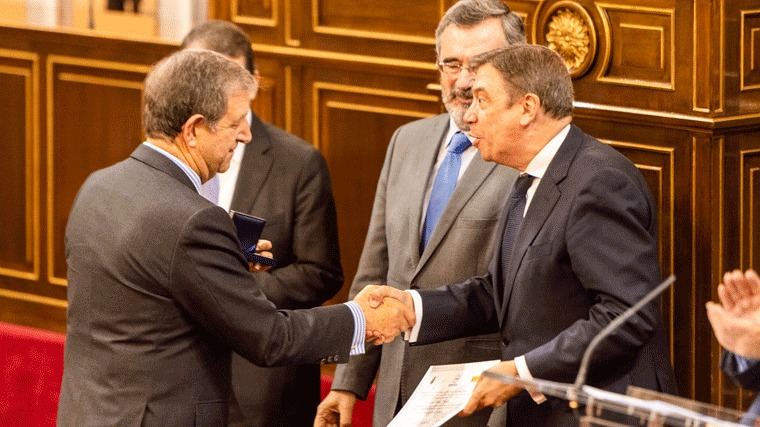 Luis Partida, homenajeado por la FEMP en el Senado en el 40,º aniversario de las Elecciones Municipales