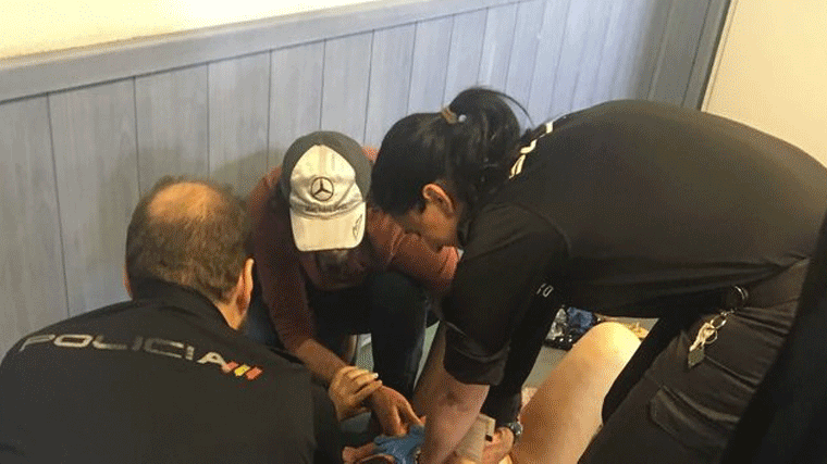 Una mujer da a luz en el aeropuerto de Barajas nada más aterrizar