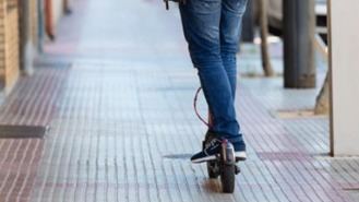 Policía Local denuncia a 35 conductores de patinetes y bicicletas en 30 controles