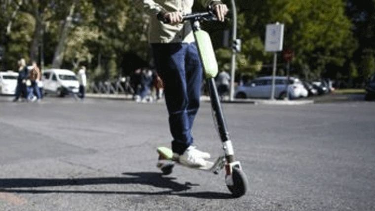 El Ayuntamiento da 72 horas a VOL, WIND y LIME para retirar sus patinetes de las calles