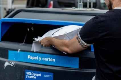 Patrullas secretas de Policía y Limpieza interponen 111 sanciones en un mes de hasta 1.100 euros por tirar mal la basura