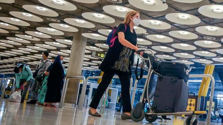 España exige desde este lunes PCR negativa a los viajeros de 65 países