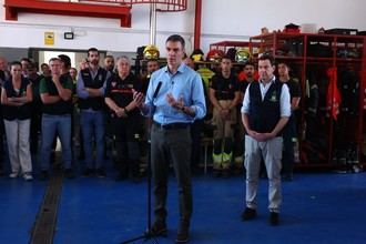 Sánchez anuncia recursos públicos para la reconstrucción tras incendios en Almería