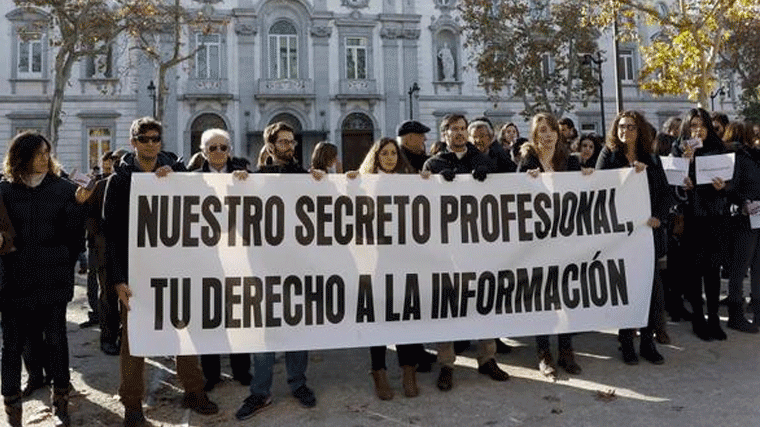 Los periodistas protestan ante el Supremo para defender el secreto profesional