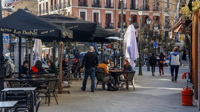 La Comunidad amplía a 6 las personas por mesa en terrazas
