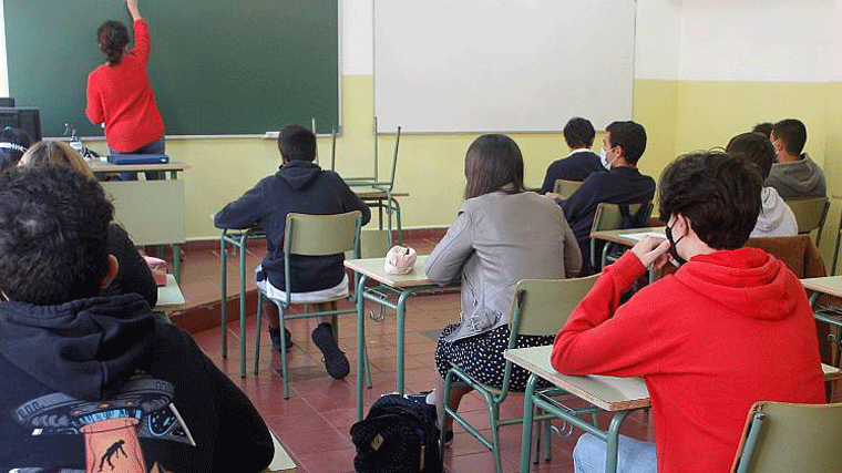 Los profesores madrileños cobrarán 90 € más al mes, los maestros 75 €