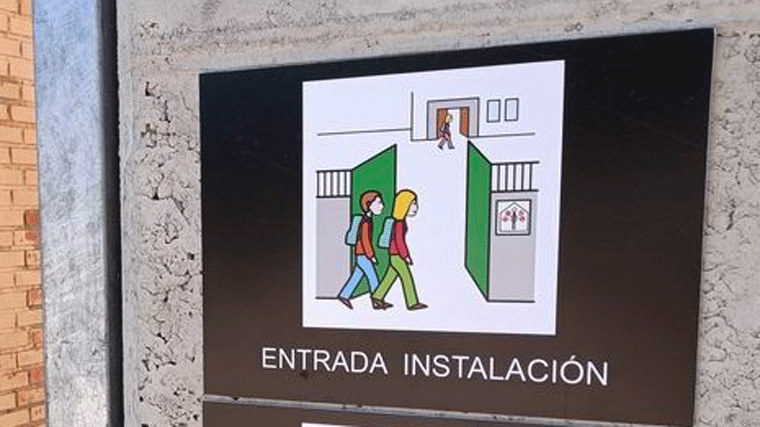 Instalados más de 2.500 pictogramas accesibles para personas del espectro autista