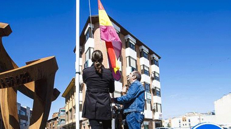 Denuncia al Ayuntamiento de Pinto por el izado de la bandera republicana