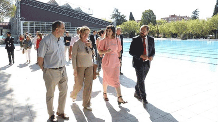 La piscina municipal de Aluche abre sus puertas tras siete meses de obras