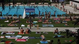 El PSOE advierte de que las entradas a las piscinas se agotan 