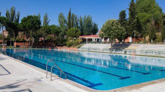 El PSOE de Tres Cantos denuncia el abandono de las piscinas municipales y áreas verdes, afectando a los vecinos