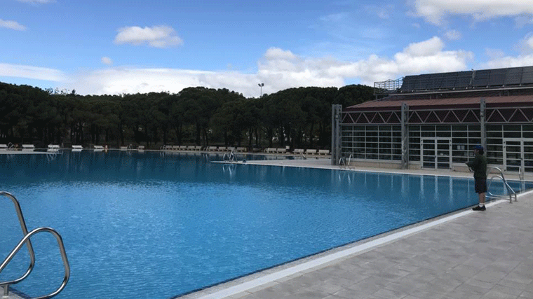 La piscina municipal de Aluche celebra el domingo el tradicional día del bañador opcional