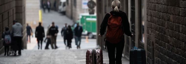 El PSOE pide prohibir viviendas turísticas en edificios residenciales y MM alerta contra el Plan Reside